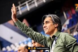 سارق، گوشی تلفن همراه سرمربی تیم ملی را پس داد!