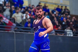 حسن یزدانی در نخستین نبرد پیروز شد