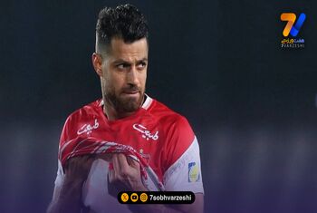 پورعلی گنجی پرسپولیس را 10 نفره کرد!