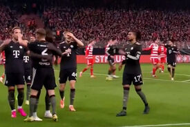 گل اول بایرن مونیخ به یونیون برلین (گل به خودی الیاس آنساح)