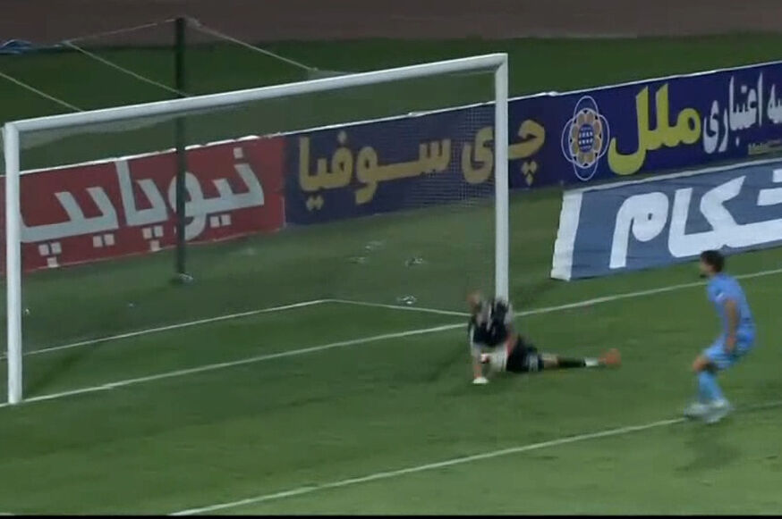 گل دوم چادرملو به پرسپولیس